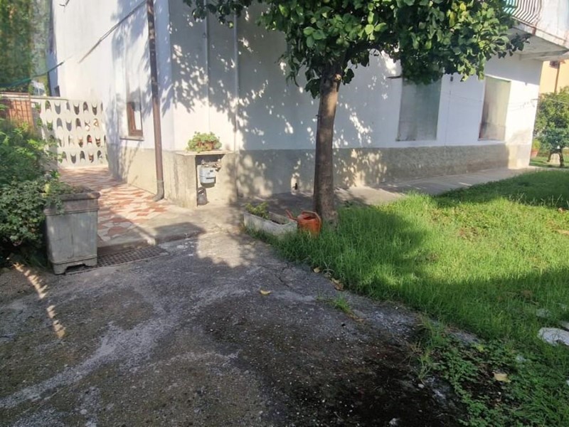 Casa Semi Indipendente in Vendita a Carrara, zona Avenza, 259'000€, 160 m²