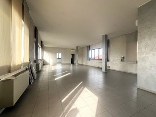 Immobile commerciale in Affitto a San Giuliano Terme, zona La Fontina, 1'400€, 110 m²