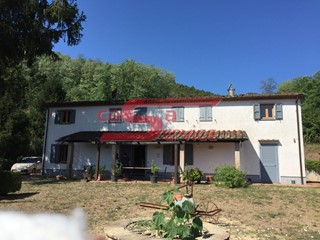 Casale in Vendita a Pescia, zona Monte a Pescia, 495'000€, 200 m², arredato
