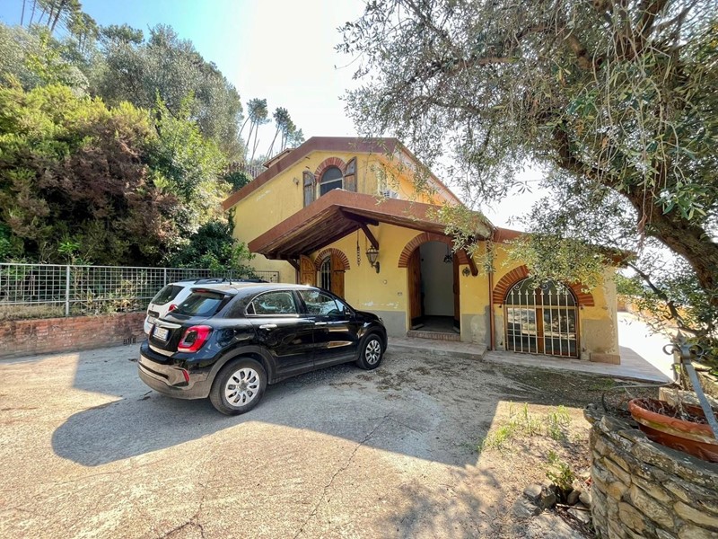 Villa in Vendita a Calci, zona Castelmaggiore, 299'000€, 190 m²