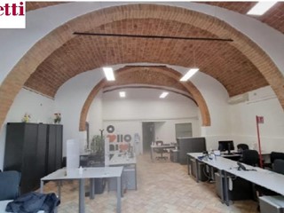 Capannone in Affitto a Poggibonsi, 800€, 136 m²