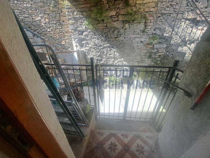 Trilocale in Vendita a Badalucco, 50'000€, 55 m²