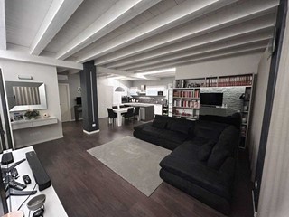 Appartamento in Vendita a Trissino, 285'000&euro;, 179 m², con Box