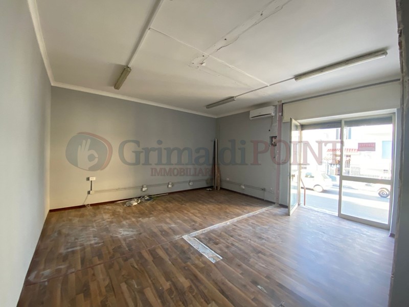 Immobile commerciale in Affitto a Giugliano in Campania, 400€, 40 m²