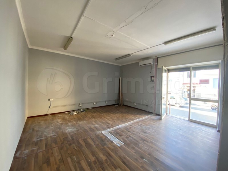Immobile commerciale in Affitto a Giugliano in Campania, 400&euro;, 40 m²