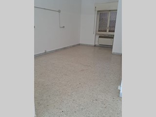 Negozio in Affitto a Aprilia, zona Via dei Pioppi 16 Centro, 500€, 45 m²