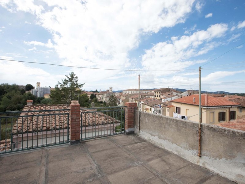 Casa Semi Indipendente in Vendita a Fauglia, 149'000€, 244 m², arredato