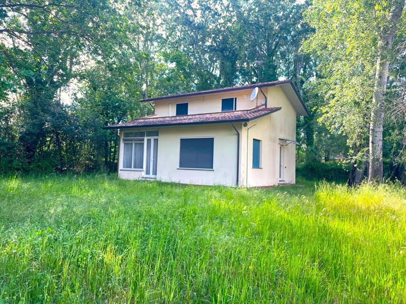 Villa in Vendita a Massa, zona Poveromo, 600'000&euro;, 120 m², arredato