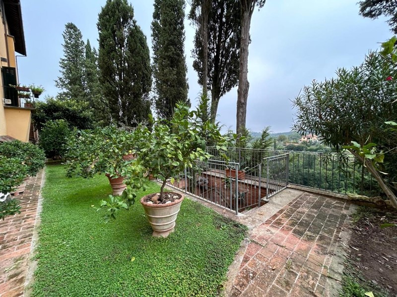 Casa Semi Indipendente in Vendita a Montopoli in Val d'Arno, 1'100'000€, 393 m², con Box