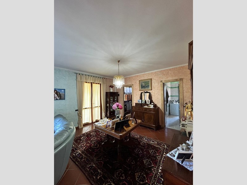 Villetta a schiera in Vendita a Massa, zona Quercioli, 450'000&euro;, 140 m², arredato