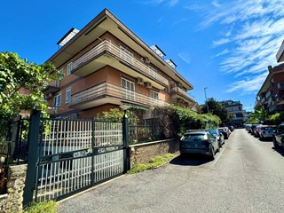 Quadrilocale in Vendita a Roma, 320'000€, 140 m²