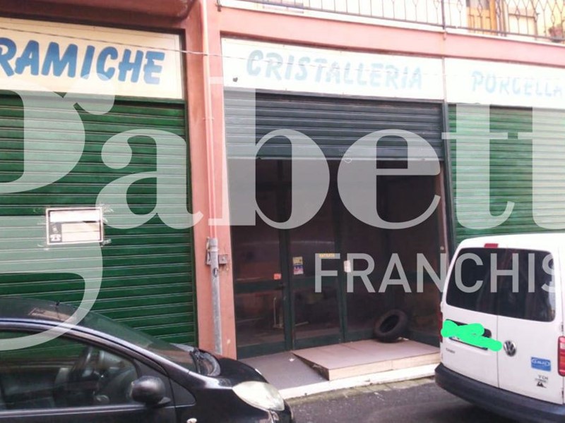 Attività commerciale in Affitto a Iglesias, 1'000€, 220 m²