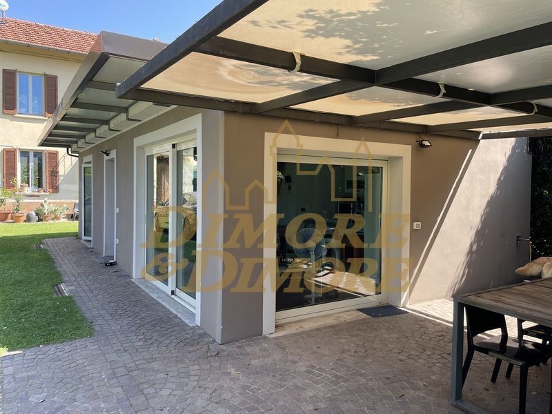 Casa Indipendente in Vendita a Taino, 260'000€, 200 m²