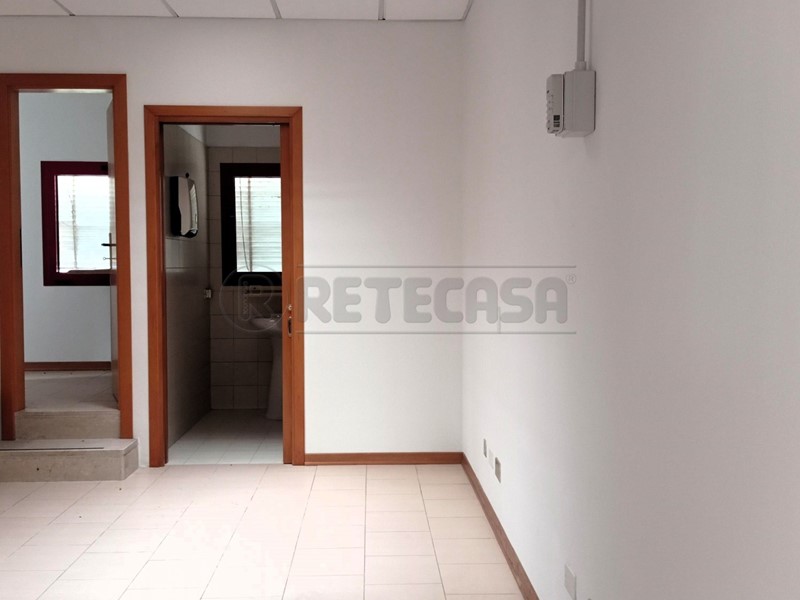 Laboratorio in Vendita a Dueville, 80'000€, 145 m²