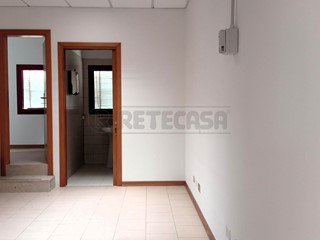 Laboratorio in Vendita a Dueville, 80'000€, 145 m²