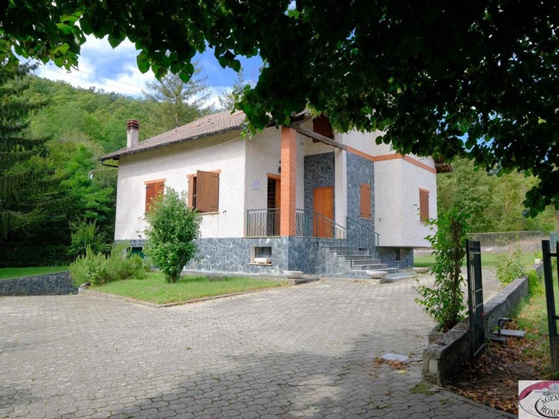 Casa Indipendente in Vendita a Pontinvrea, 180'000€, 330 m²