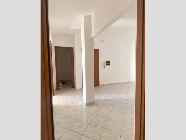 Trilocale in Vendita a Reggio Calabria, 100'000€, 110 m²