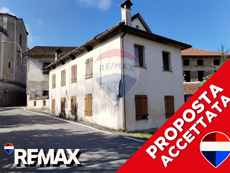 Casa Semi Indipendente in Vendita a Borgo Valbelluna, zona Carve, 40'000€, 130 m²