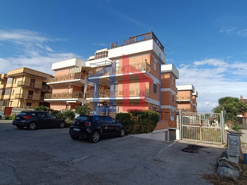 Quadrilocale in Vendita a Ardea, zona Marina di Ardea, 125'000€, 60 m²