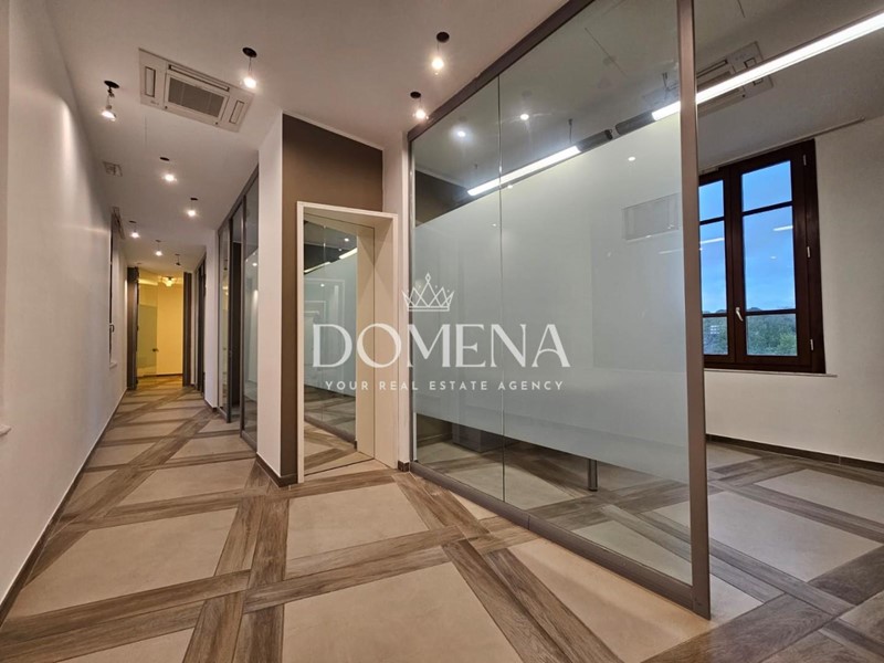 Ufficio in Affitto a Siena, 4'500€, 270 m²