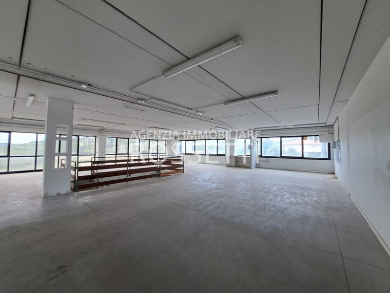 Capannone in Affitto a Cerreto Guidi, 3'000€, 420 m²