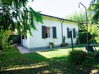 Casa Indipendente in Affitto a Forte dei Marmi, zona Vittoria Apuana, 2'500€, 98 m², arredato