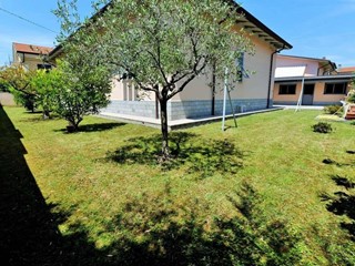 Villa in Vendita a Fosdinovo, zona Caniparola, 649'000€, 130 m², arredato