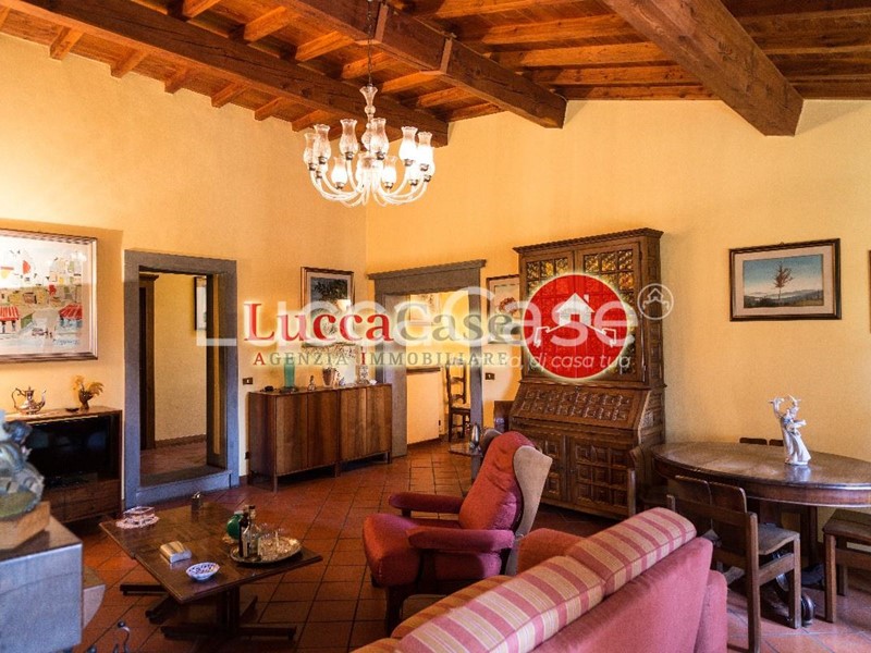 Villa in Vendita a Capannori, zona Gragnano, 640'000€, 314 m²