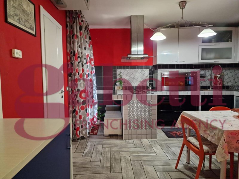 Quadrilocale in Vendita a San Nicola la Strada, 260'000€, 121 m²