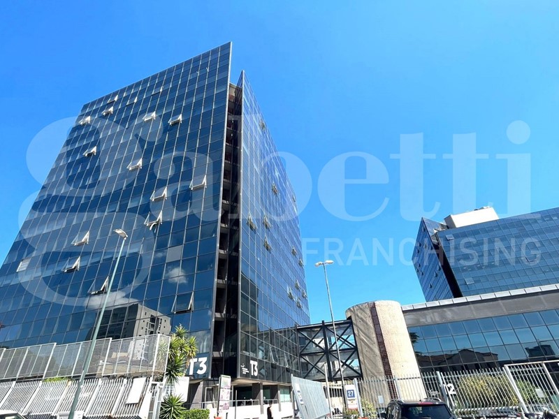 Ufficio in Vendita a Napoli, 298'000€, 186 m²