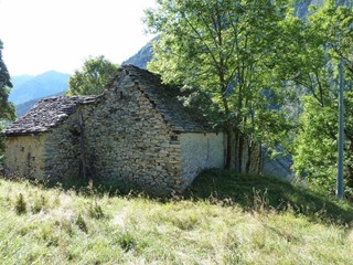 Casale in Vendita a Varzo, 35'000€, 90 m²