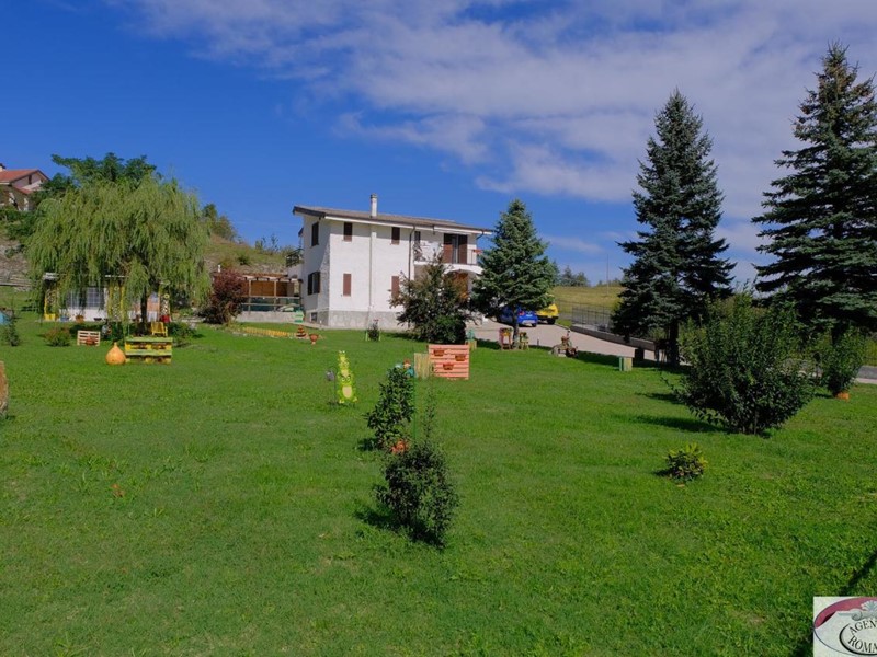 Casa Indipendente in Vendita a Mioglia, 350'000€, 278 m²