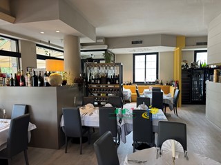 Immobile commerciale in Vendita a Parma, 430'000€, 270 m²