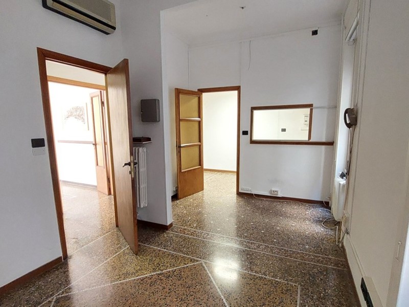 Quadrilocale in Affitto a Genova, zona Foce, 1'200€, 135 m²