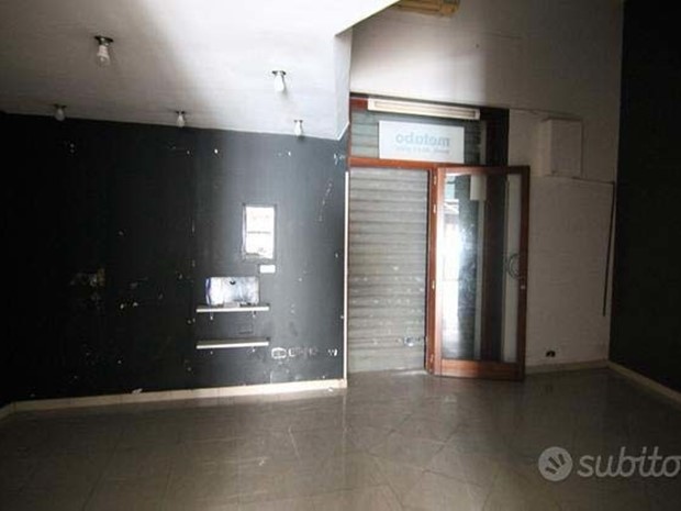 Immobile commerciale in Affitto a Siracusa, zona Ortigia, 750€, 80 m²