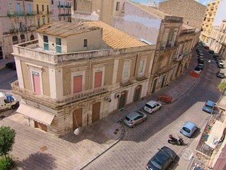 Immobile commerciale in Affitto a Siracusa, zona Ortigia, 750€, 80 m²