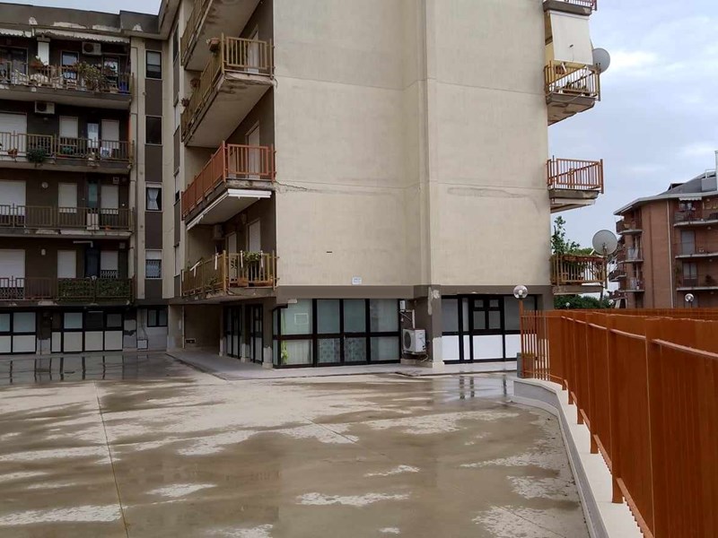 Magazzino in Affitto a Battipaglia, zona Via Rosa Jemma, 240€, 35 m²