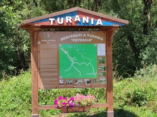 Casa di corte in Vendita a Turania, zona Centro Storico, 135'000&euro;, 500 m², arredato, con Box