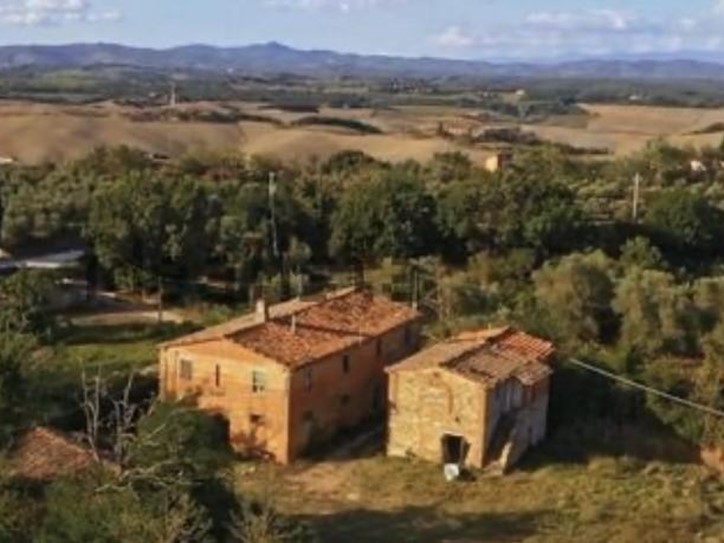 Casale in Vendita a Asciano, zona Torre a Castello, 550'000€, 620 m²