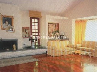 Villa in Vendita a Casciana Terme Lari, zona Perignano, 549'000€, 356 m², arredato, con Box