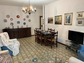 Appartamento in Vendita a Carrara, 140'000€, 75 m², arredato