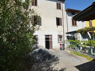 Casa Indipendente in Vendita a Capannori, zona Lunata, 135'000€, 210 m²