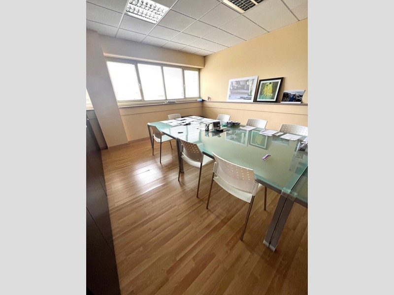 Ufficio in Vendita a Montelupo Fiorentino, 180'000€, 170 m²