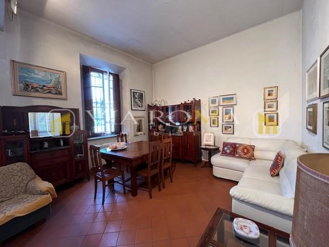 Villa bifamiliare in Vendita a Lucca, zona Sant'Anna, 400'000€, 170 m², arredato, con Box