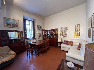 Villa bifamiliare in Vendita a Lucca, zona Sant'Anna, 400'000€, 170 m², arredato, con Box