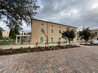Casale in Vendita a Cascina, 766'000€, 265 m²