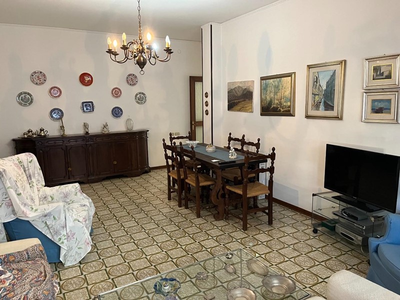 Appartamento in Vendita a Carrara, 140'000€, 75 m², arredato