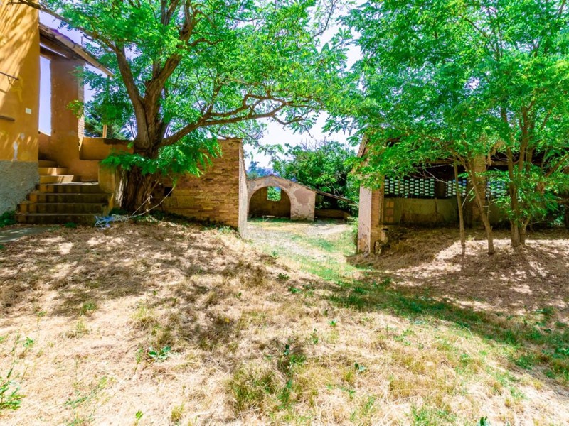 Casale in Vendita a Certaldo, 500'000&euro;, 1300 m²