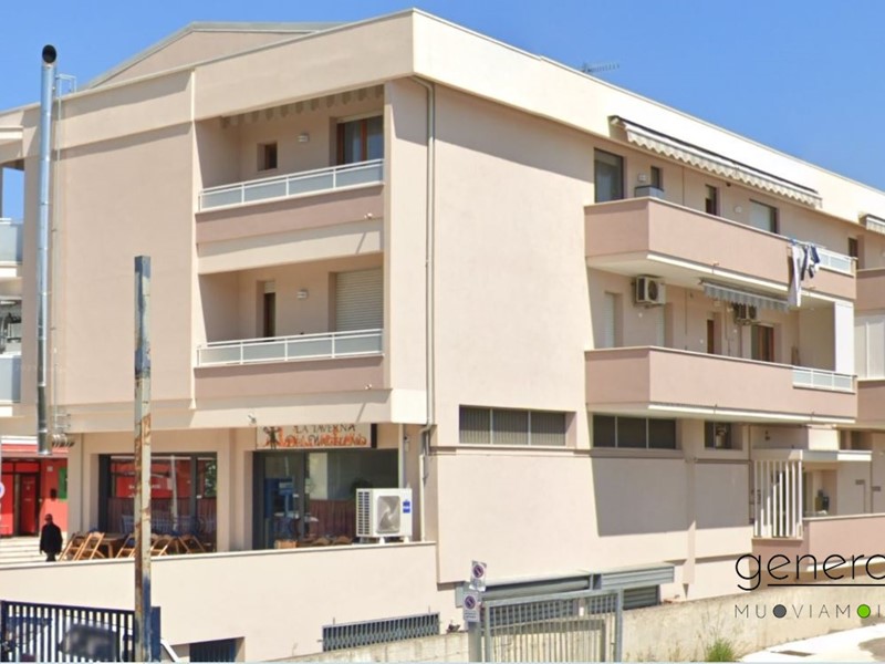 Magazzino in Vendita a Montesilvano, 155'000€, 261 m²