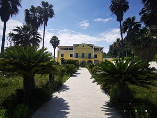 Negozio in Vendita a Francavilla al Mare, 1327 m²